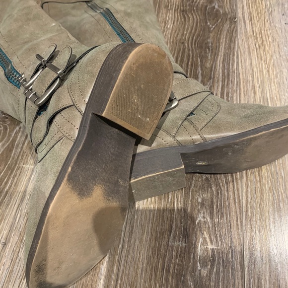 Women’s Madden Girl boots tan colour - Picture 3 of 3